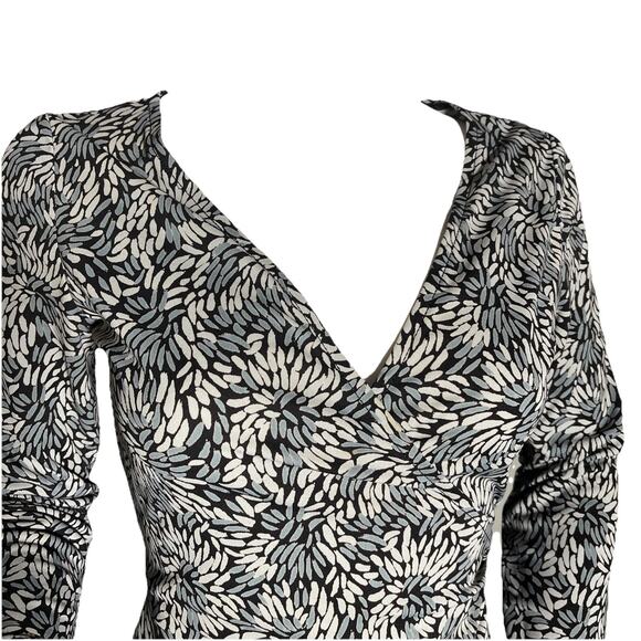 BCBG Max Azria Black White Print Stretch Wrap Dress Sz S - Picture 2 of 5